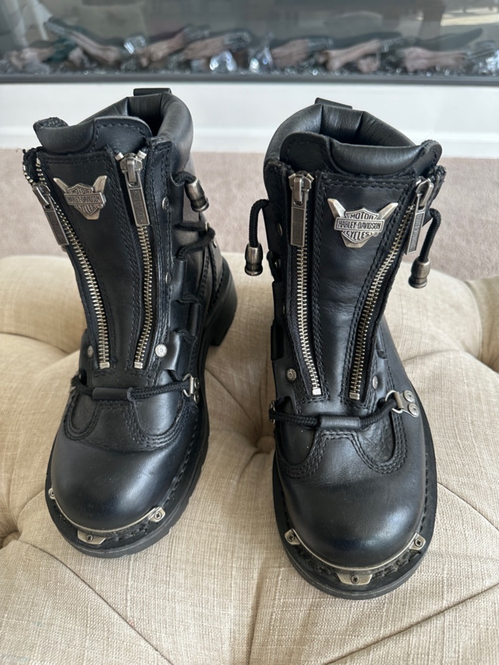 Harley-Davidson Black Leather Biker Boots with Silver Hardware - Picture 4 of 16